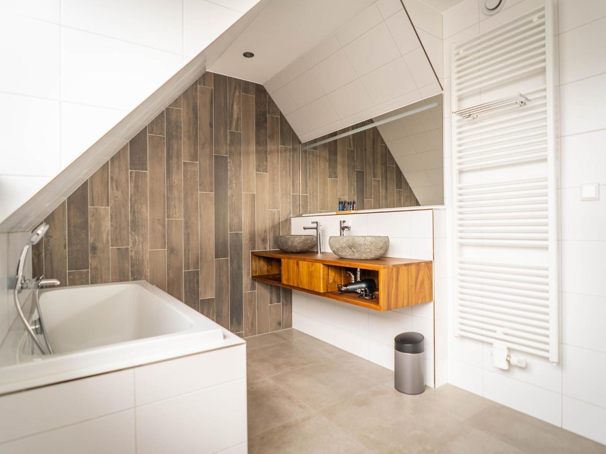 דה קוקסדורפ Spacious Bungalow In The Cosy Village מראה חיצוני תמונה