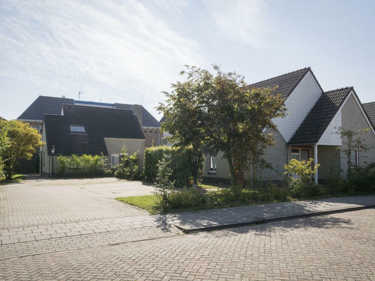 דה קוקסדורפ Spacious Bungalow In The Cosy Village מראה חיצוני תמונה